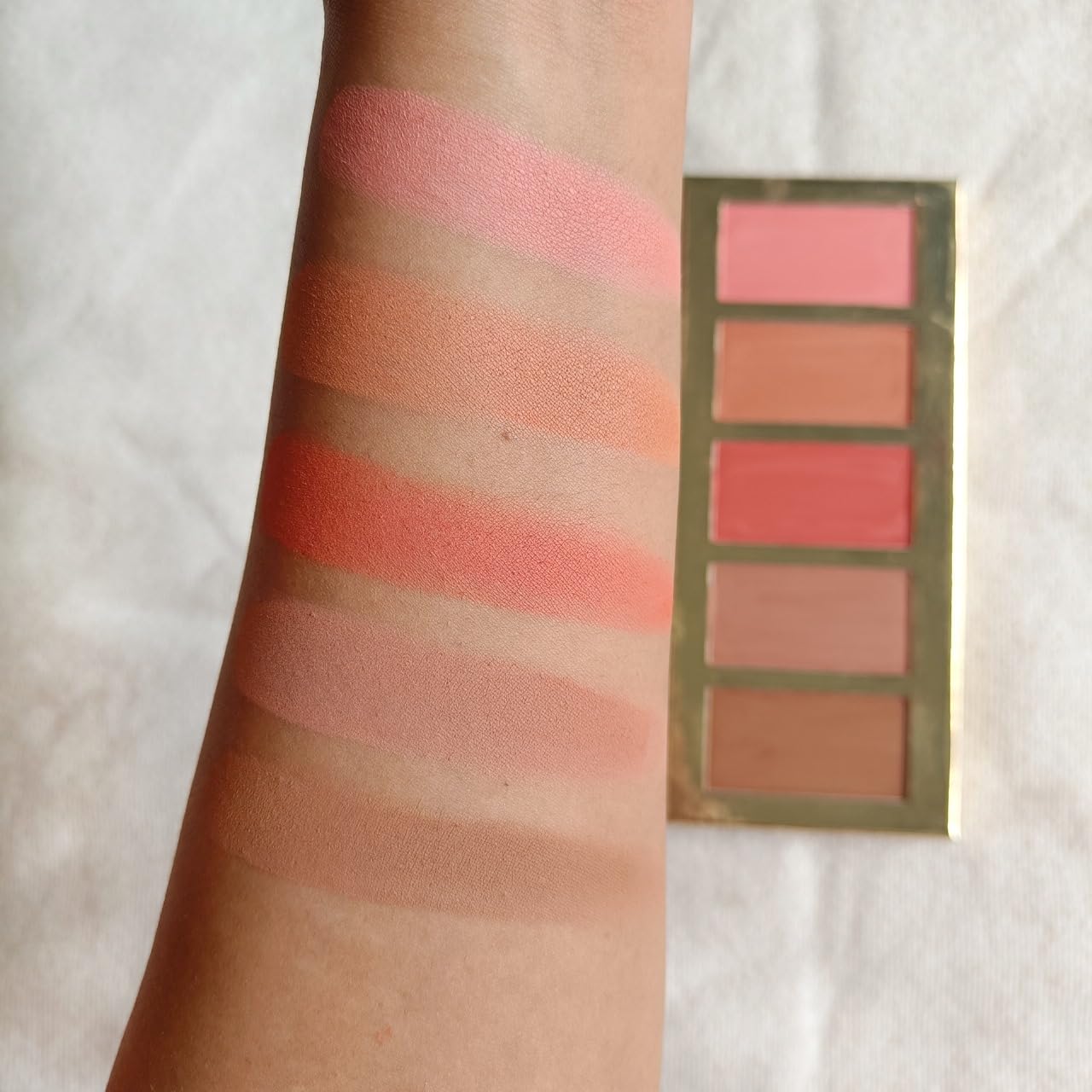 JustGold Artist Blusher Palette for Makeup, Highly Pigmented and Long Lasting with matte and shimmer shade